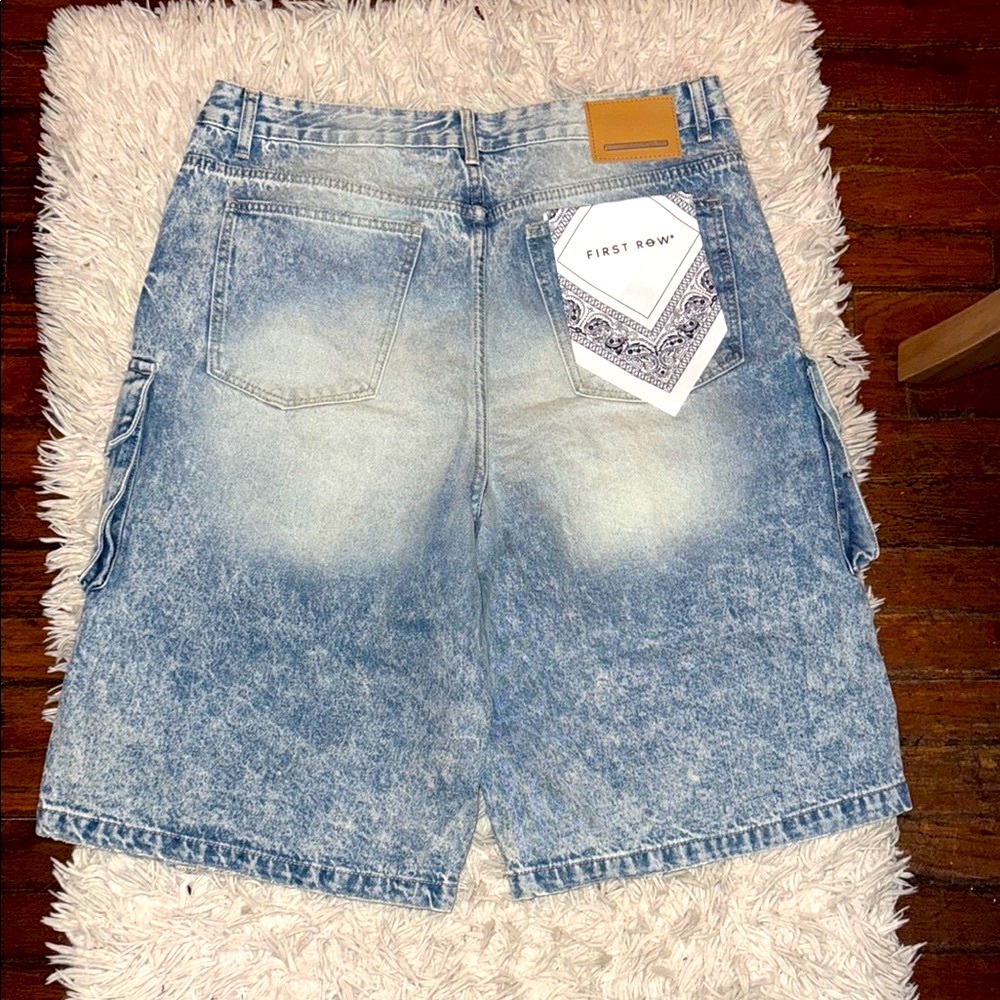 First Row Cargo Washed Shorts - Picture 11 of 11
